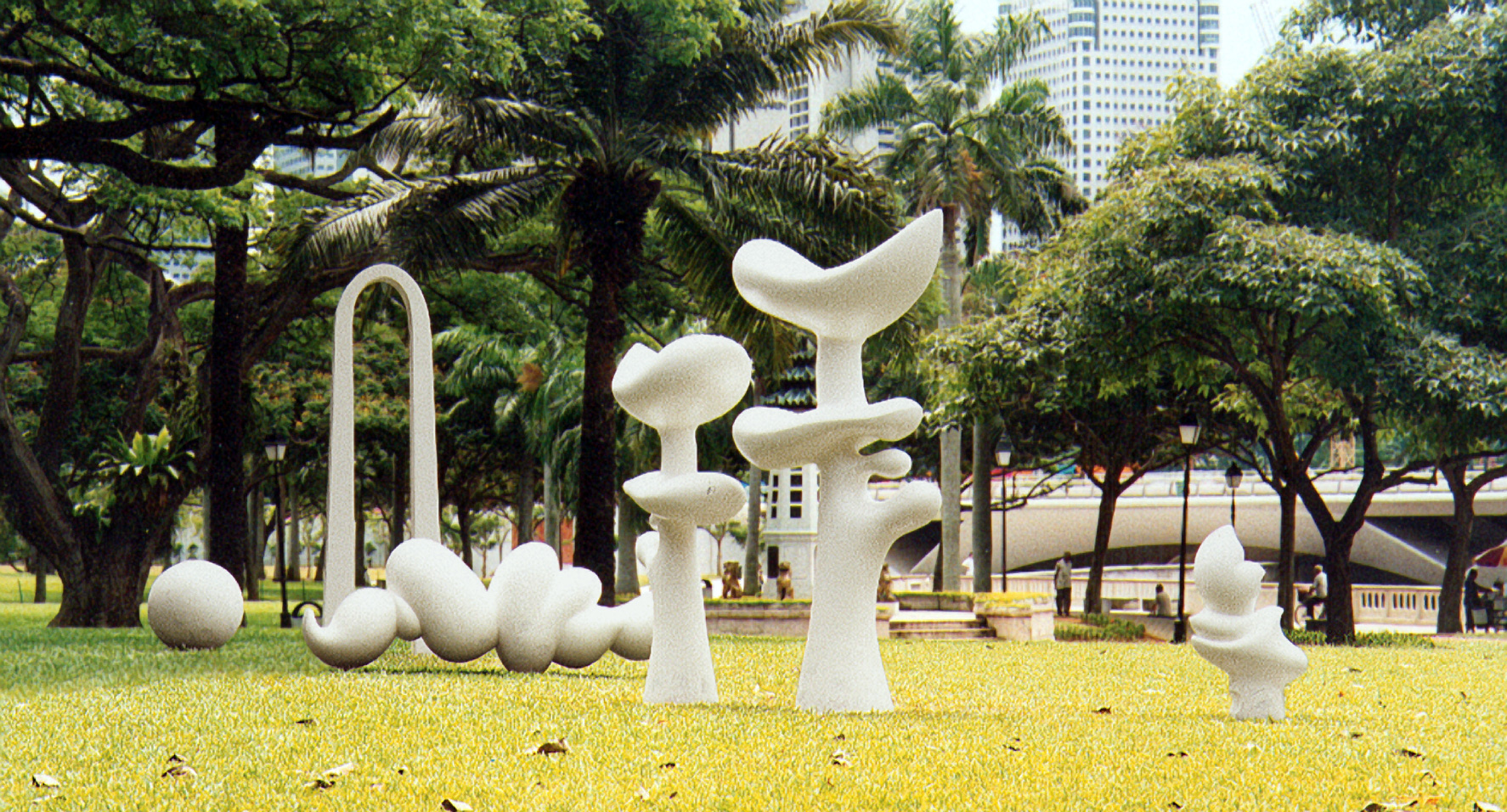 Garden of Eden, 1988. Sculpture by Adrian Mauriks.