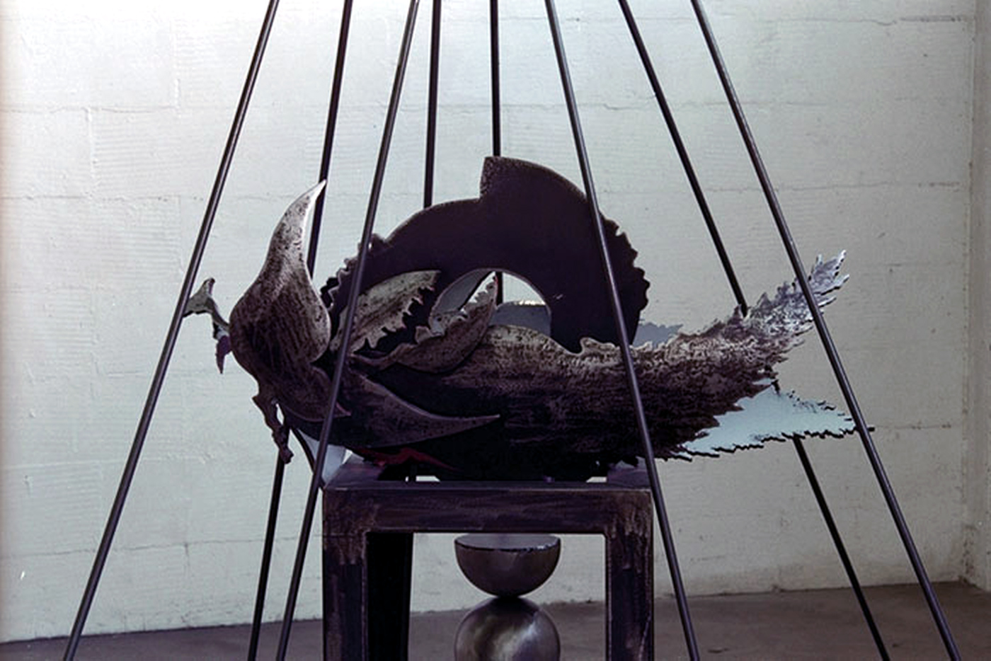 Opus 38, 1997, sculpture by Adrian Mauriks.