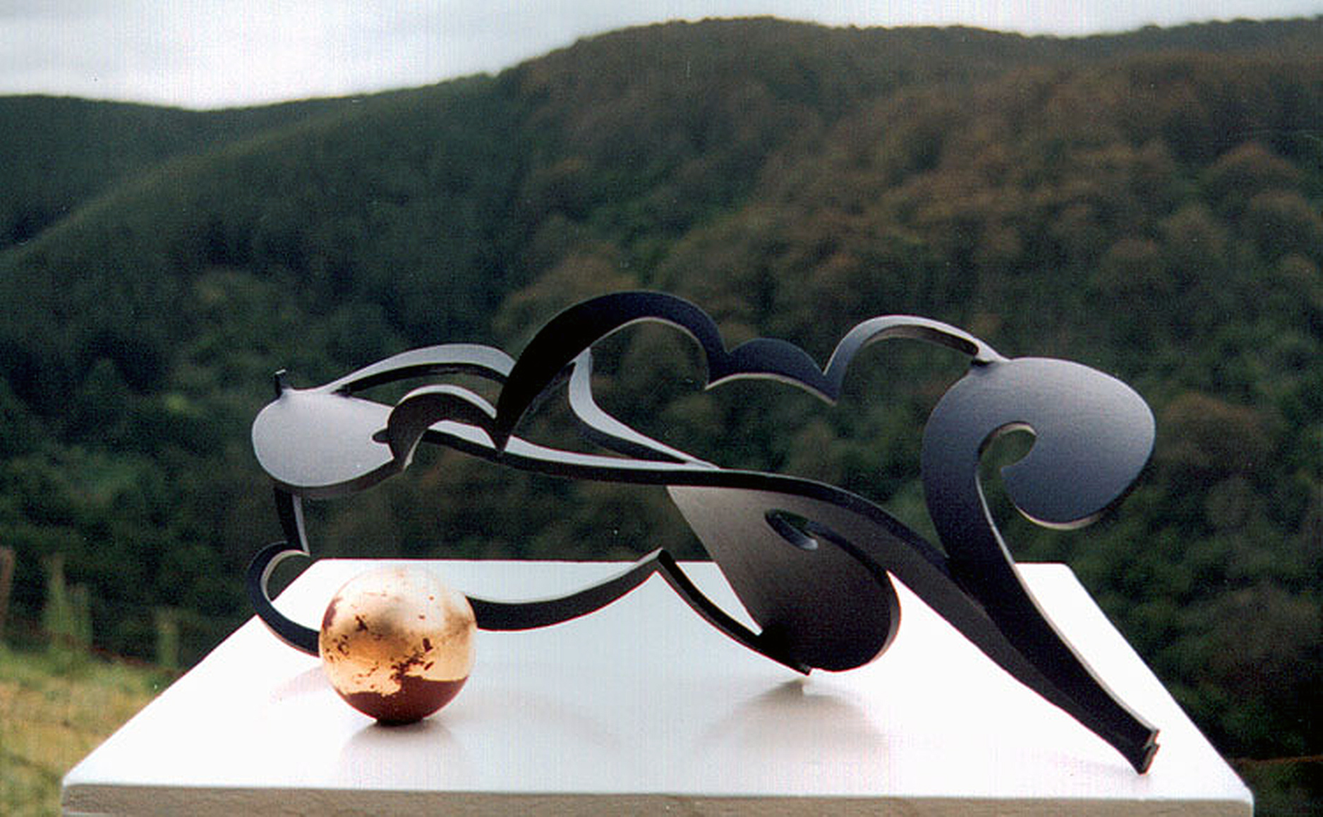 Opus 39, 1997, sculpture by Adrian Mauriks.
