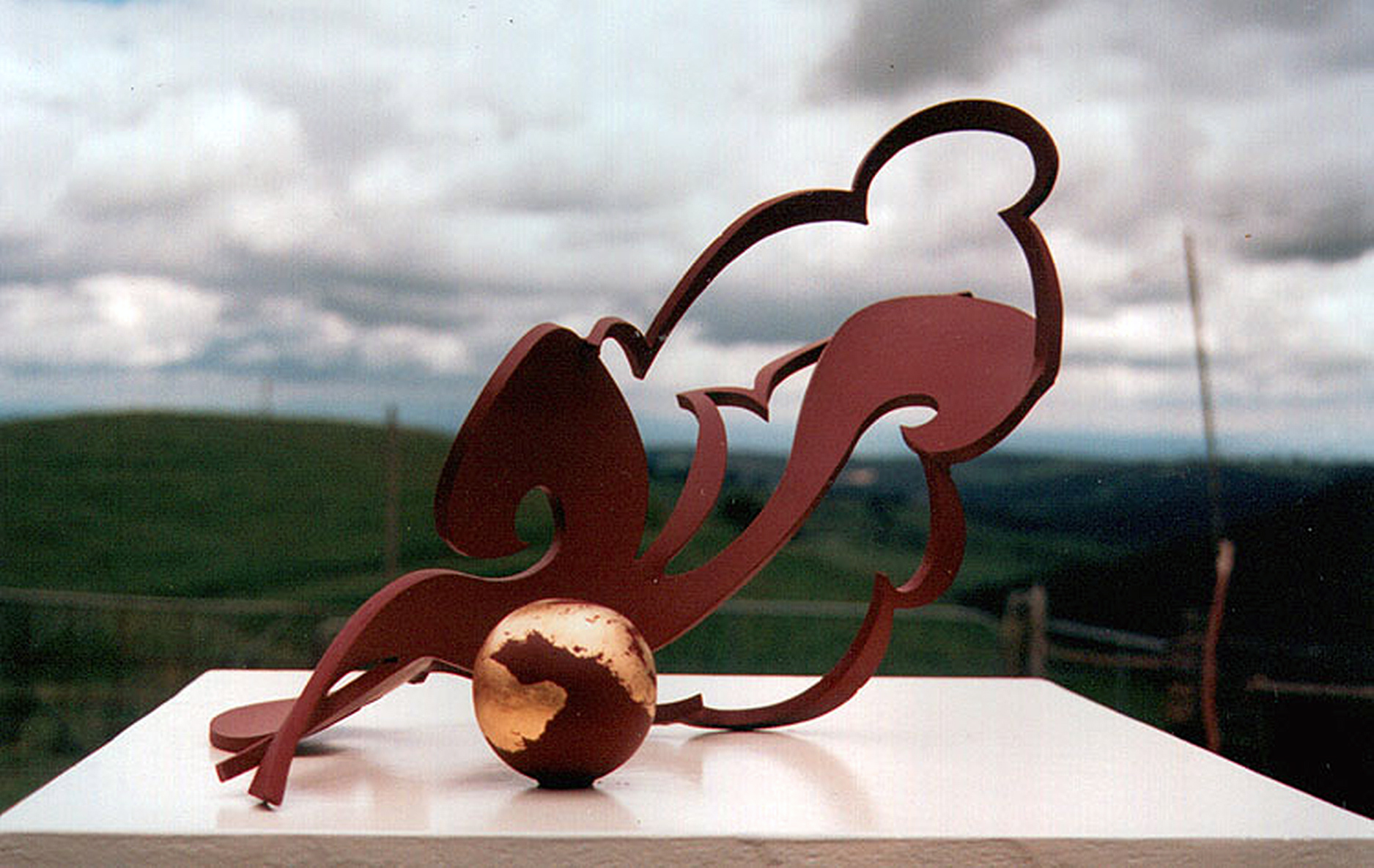 Opus 33, 1997, sculpture by Adrian Mauriks.