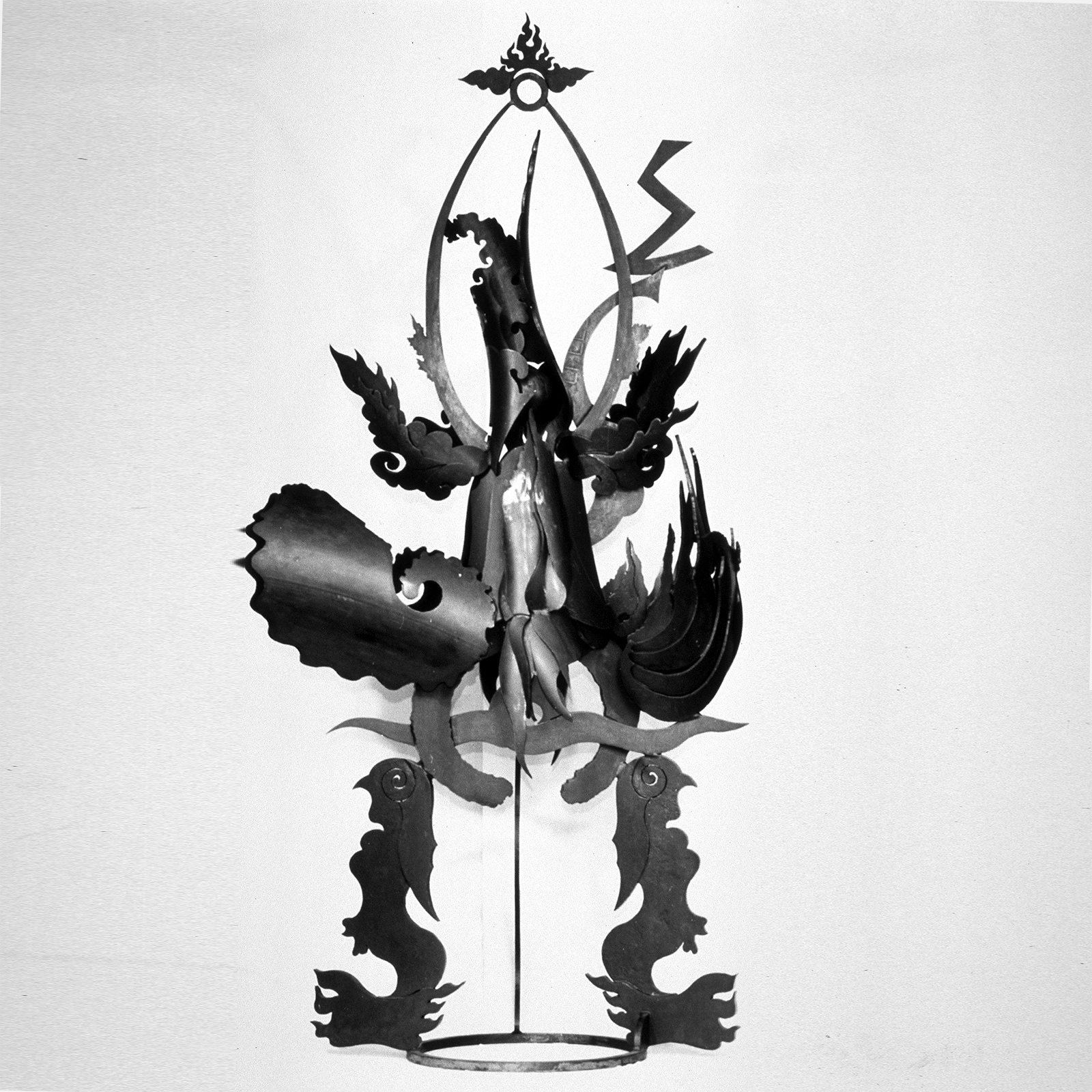 Opus Eight, 1994, sculpture by Adrian Mauriks.