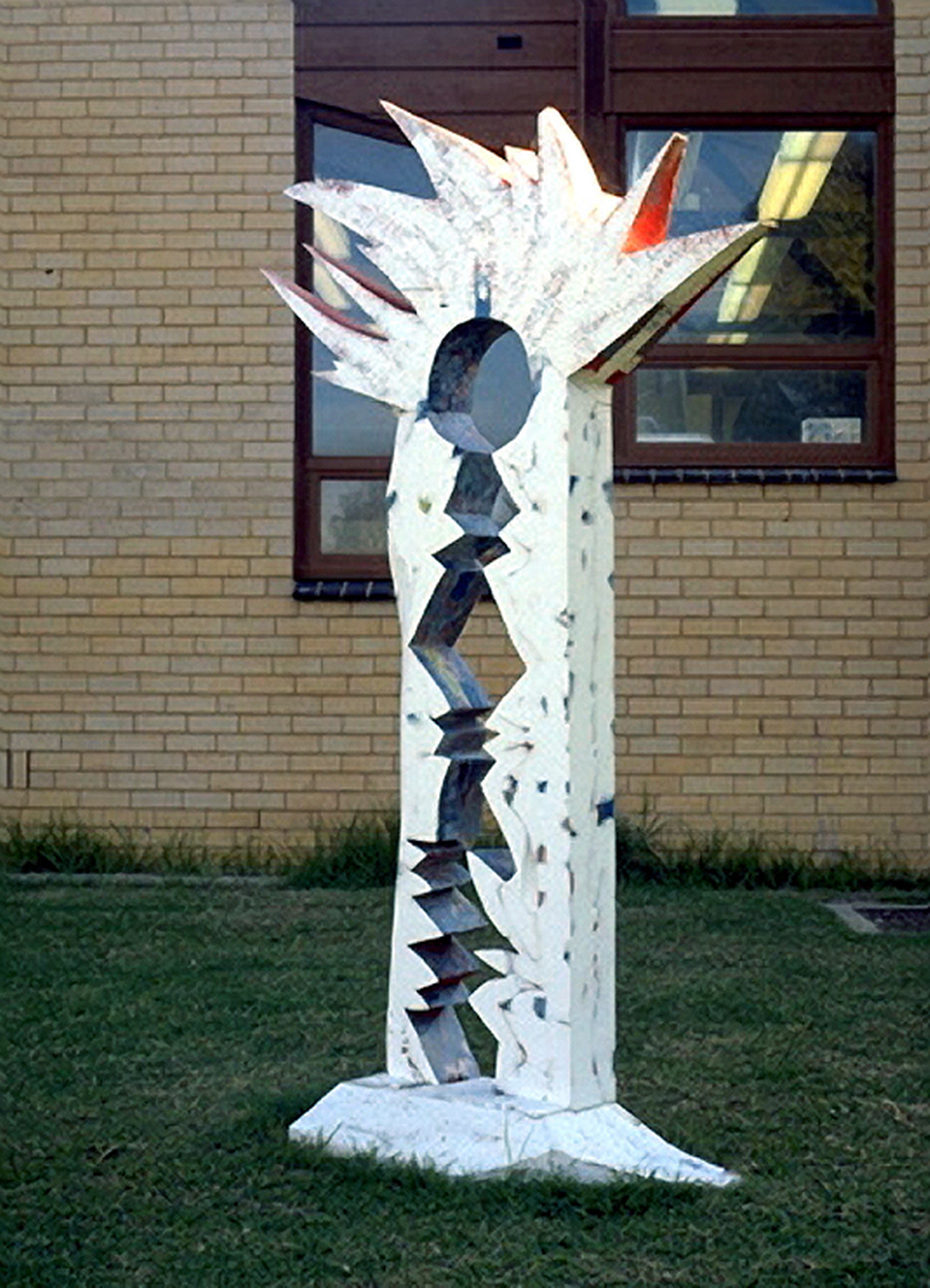 Totem One, 1985, sculpture by Adrian Mauriks.