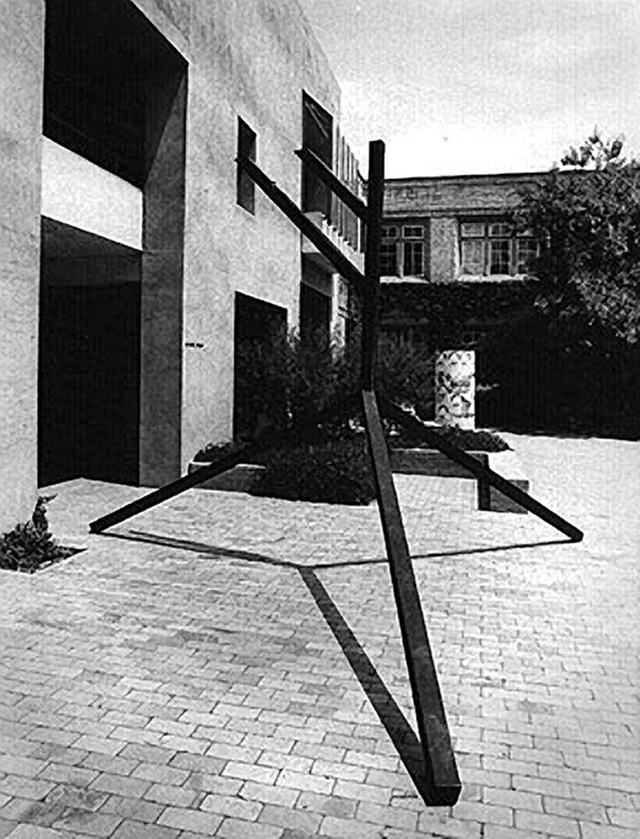 Tripod, 1976